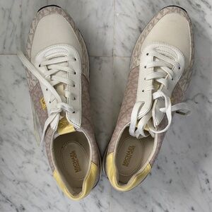 Michael Kors NWOT sz 9 Logo Lace-Up Sneakers